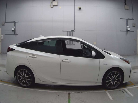 2019 Toyota Prius ZVW51[2]