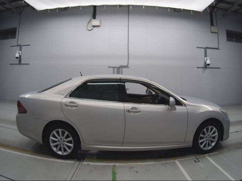 2008 Toyota Crown GRS202[2]