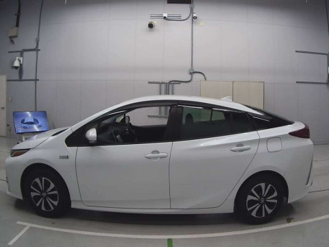 2022 Toyota Prius PHV ZVW52[1]