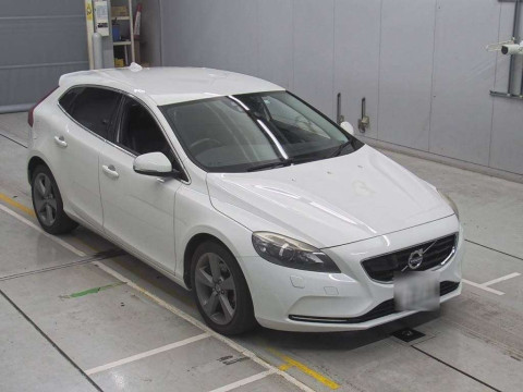 2014 Volvo V40 MB4164T[2]