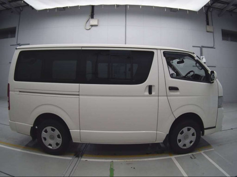 2013 Toyota Hiace Van KDH206V[2]