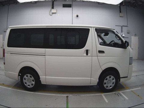 2020 Toyota Regiusace Van TRH200V[2]