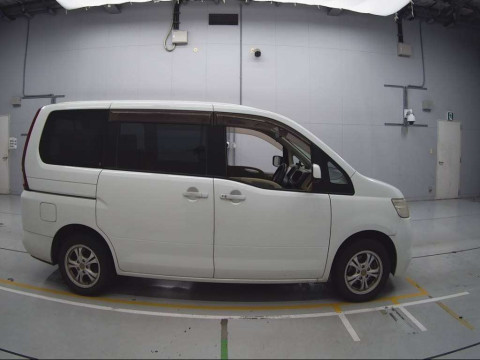 2007 Nissan Serena C25[2]