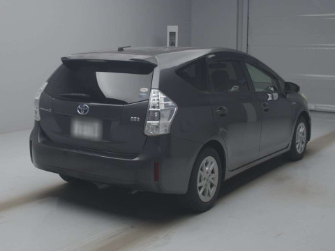 2011 Toyota Prius alpha ZVW41W[1]