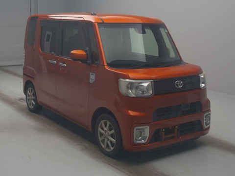 2016 Toyota Pixis Mega LA700A[2]