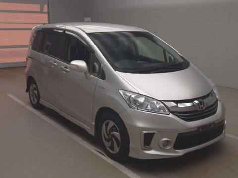 2015 Honda Freed hybrid GP3[2]