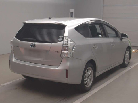 2011 Toyota Prius alpha ZVW41W[1]