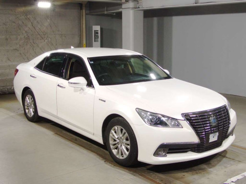 2013 Toyota Crown Hybrid AWS210[2]