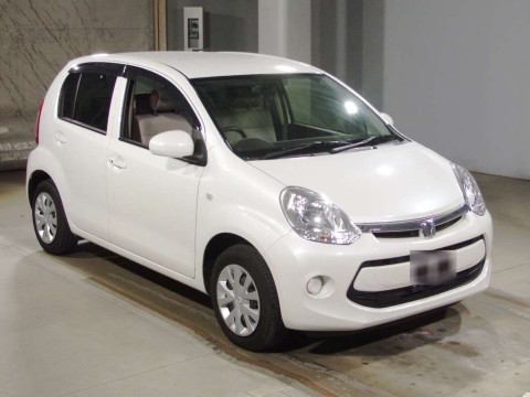 2015 Toyota Passo NGC30[2]