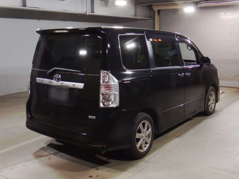 2009 Toyota Voxy ZRR70W[1]