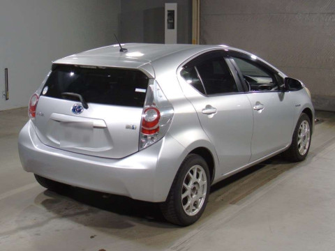 2012 Toyota Aqua NHP10[1]