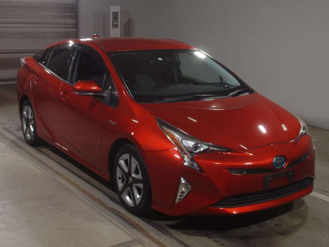 2016 Toyota Prius ZVW51[2]