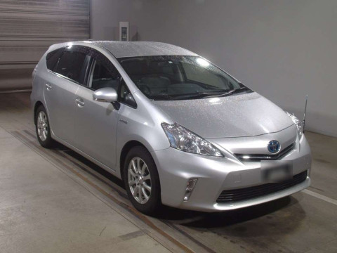 2014 Toyota Prius alpha ZVW41W[2]