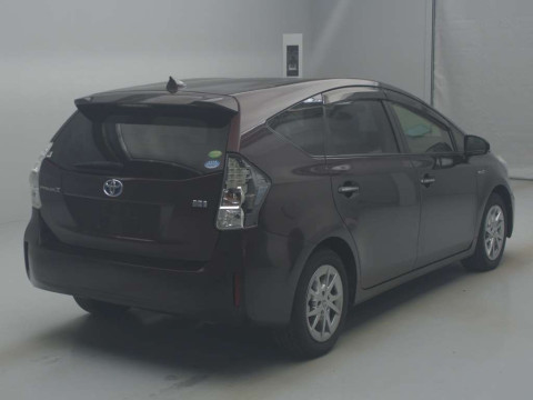 2013 Toyota Prius alpha ZVW41W[1]