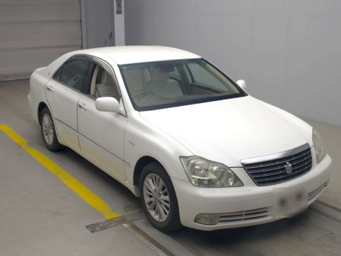 2005 Toyota Crown GRS182[2]