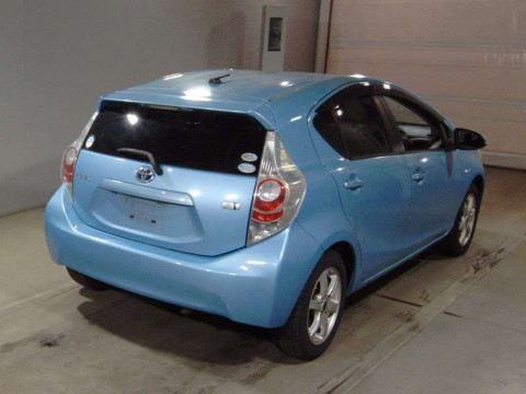 2012 Toyota Aqua NHP10[1]