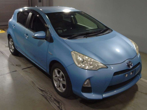 2012 Toyota Aqua NHP10[2]