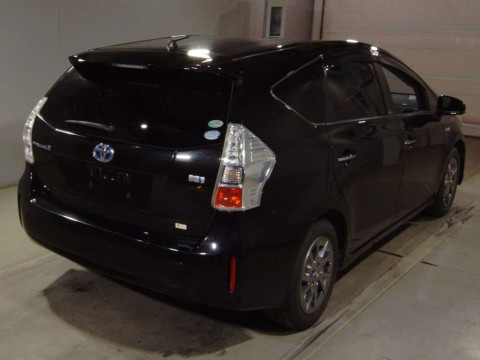 2014 Toyota Prius alpha ZVW41W[1]