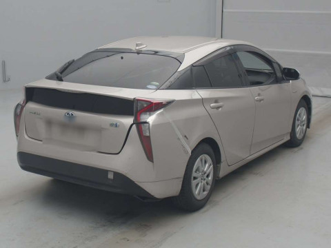 2016 Toyota Prius ZVW50[1]