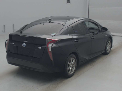 2016 Toyota Prius ZVW51[1]