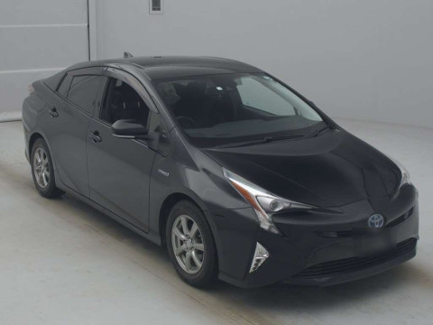 2016 Toyota Prius ZVW51[2]