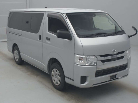 2018 Toyota Regiusace Van GDH206V[2]