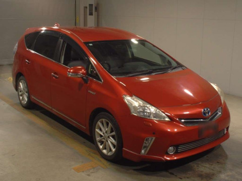 2012 Toyota Prius alpha ZVW41W[2]