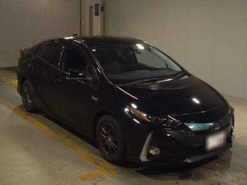 2019 Toyota Prius PHV ZVW52[2]