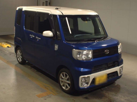 2016 Toyota Pixis Mega LA700A[2]