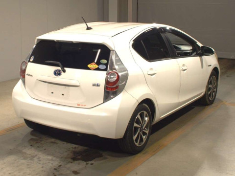 2012 Toyota Aqua NHP10[1]