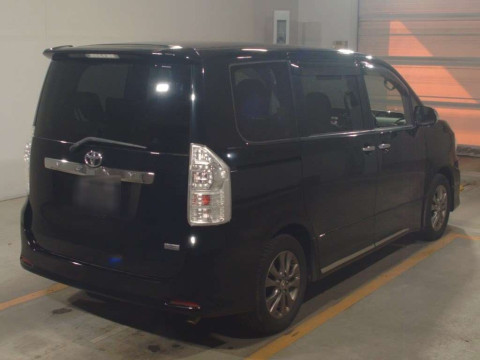 2011 Toyota Voxy ZRR70W[1]