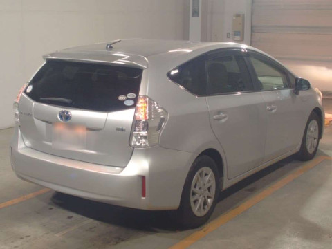 2012 Toyota Prius alpha ZVW41W[1]