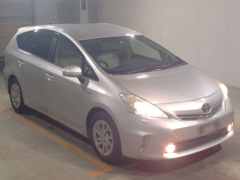 2012 Toyota Prius alpha ZVW41W[2]