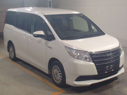 2015 Toyota Noah ZWR80G[2]