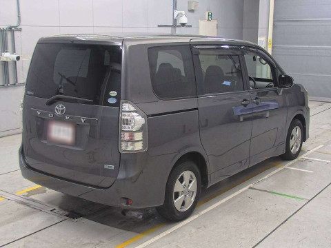 2011 Toyota Voxy ZRR70G[1]