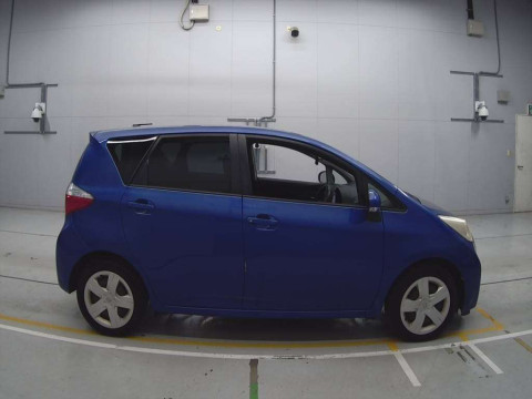 2010 Toyota Ractis NCP120[2]