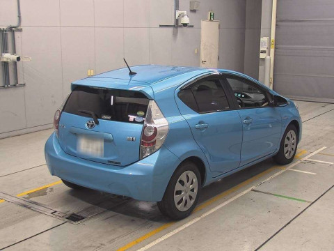 2014 Toyota Aqua NHP10[1]