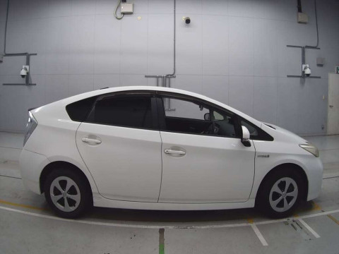 2013 Toyota Prius ZVW30[2]