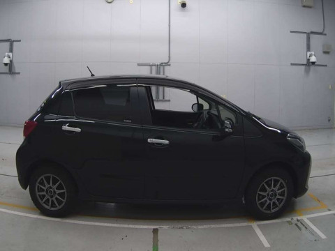 2016 Toyota Vitz KSP130[2]