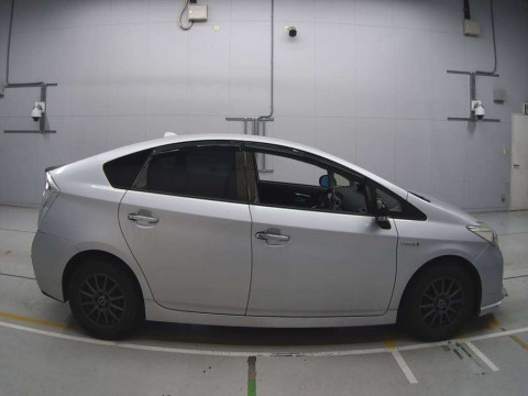 2012 Toyota Prius ZVW30[2]