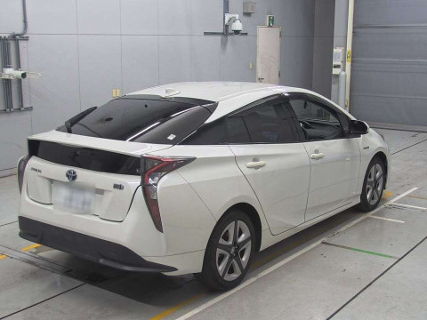 2016 Toyota Prius ZVW50[1]