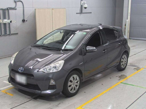 2013 Toyota Aqua NHP10[0]