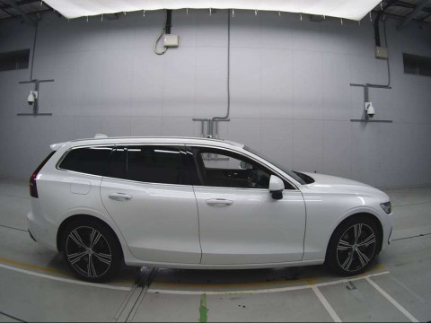 2019 Volvo V60 ZB420PT6[2]