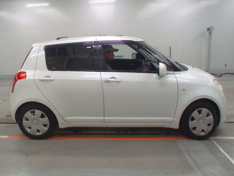 2010 Suzuki Swift ZC71S[2]