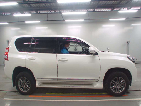 2016 Toyota Land Cruiser Prado GDJ150W[2]