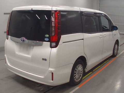 2015 Toyota Noah ZWR80G[1]