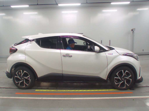 2018 Toyota C-HR ZYX10[2]