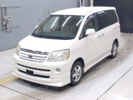 2005 Toyota Noah