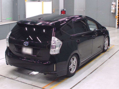 2012 Toyota Prius alpha ZVW41W[1]