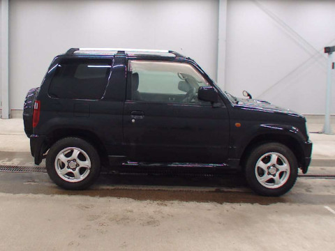 2006 Mitsubishi Pajero Mini H58A[2]